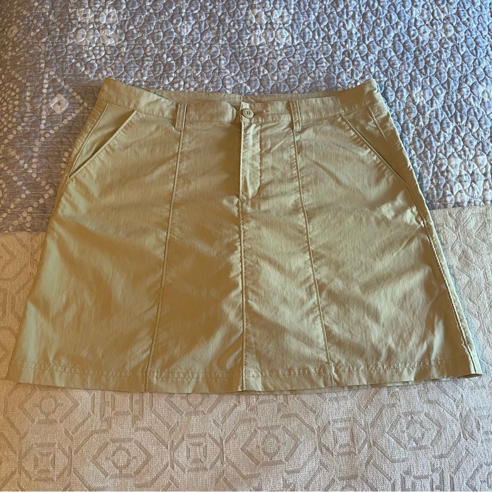 Patagonia Cream Khaki Skort. Women’s size 12.